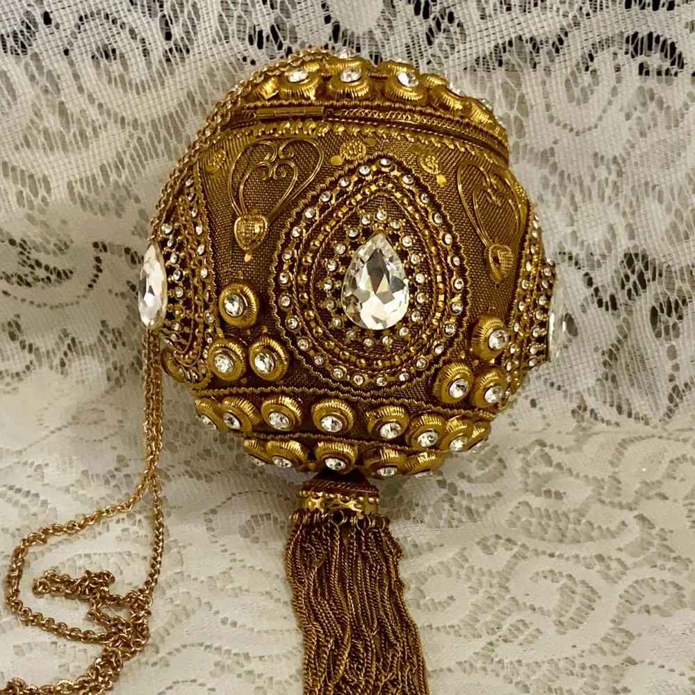 Vintage, Gold Round Metal Purse with Fringes -Shoulder Evening Bag (ZF0126)